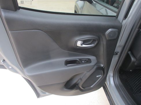 Used 2021 Jeep Renegade Trailhawk w/ Sun & Sound Group AWD/4WD image 6