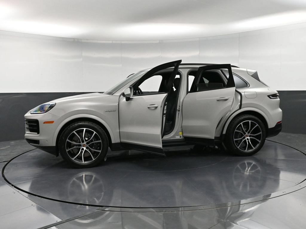 Certified 2026 Porsche Cayenne E-Hybrid AWD/4WD image 38
