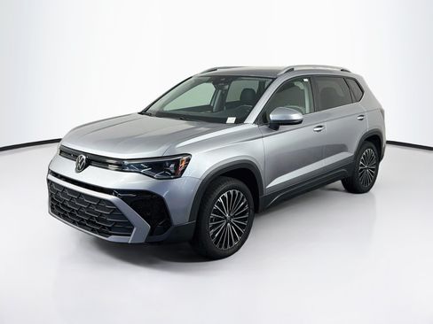 Used 2025 Volkswagen Taos SE FWD image 3