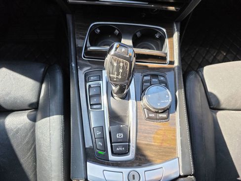 Used 2014 BMW 750Li xDrive image 18