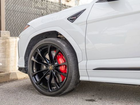 Used 2022 Lamborghini Urus image 12