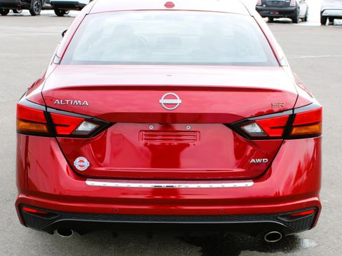 Used 2023 Nissan Altima 2.5 SR AWD/4WD image 9