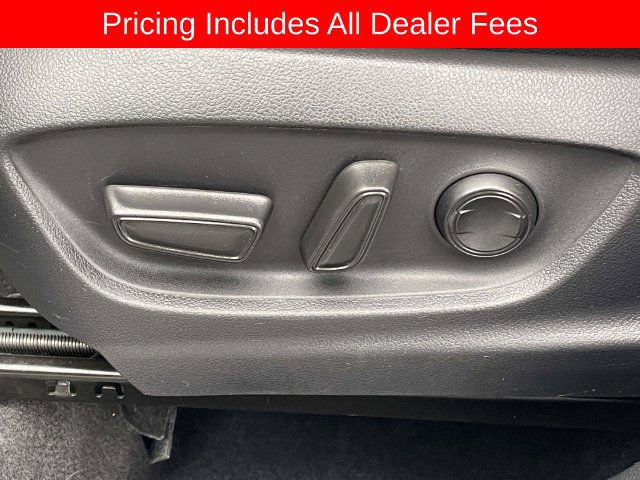 Used 2025 Toyota Corolla Cross XLE FWD image 17