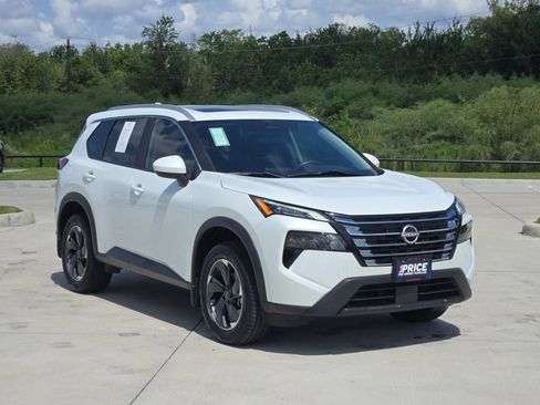 Used 2024 Nissan Rogue SV w/ SV Premium Package FWD image 3