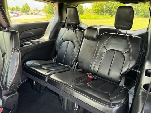 Used 2025 Chrysler Pacifica Select FWD image 13