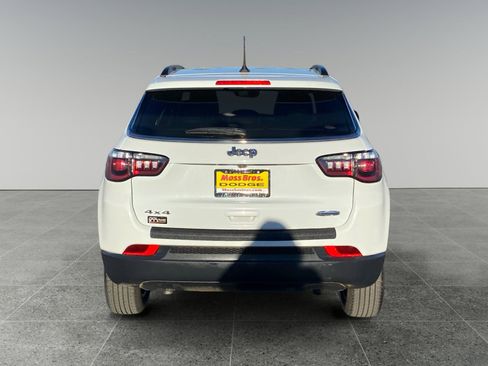 Used 2023 Jeep Compass Latitude image 4