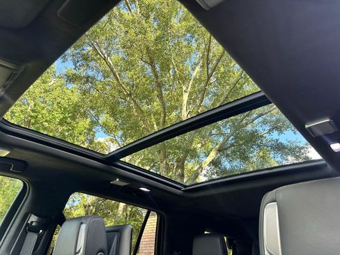 Used 2022 Cadillac Escalade Premium Luxury Platinum AWD/4WD image 16