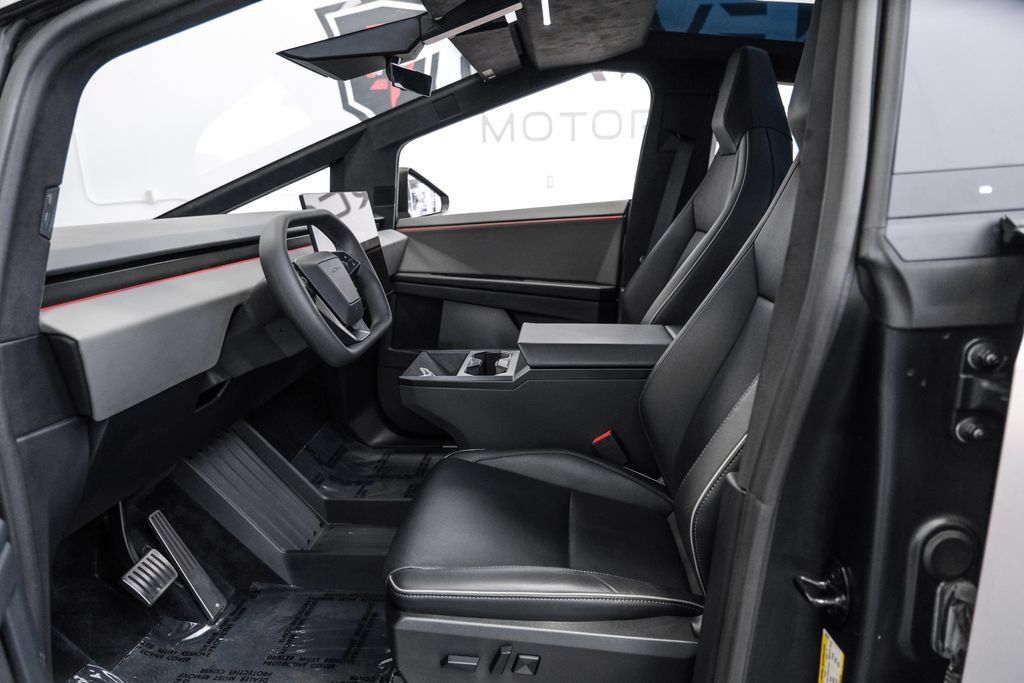 Used 2024 Tesla Cybertruck AWD Crew Cab image 4