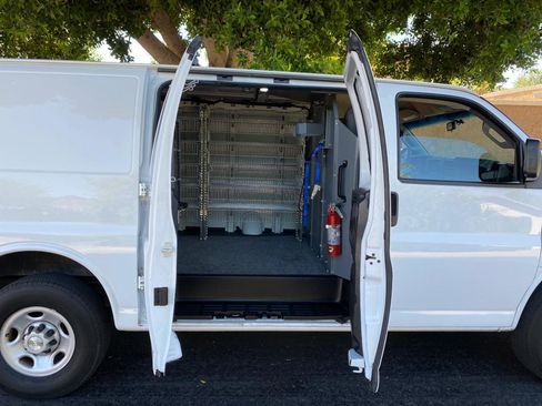 Used 2021 Chevrolet Express 2500 RWD image 30