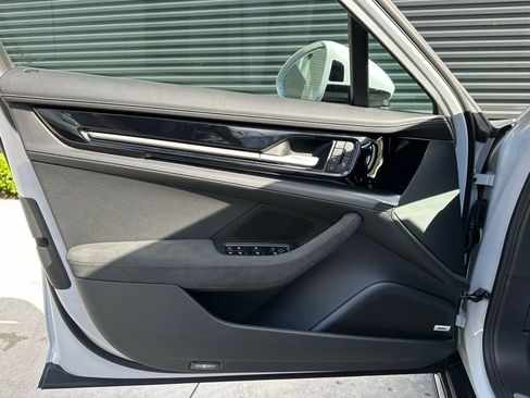 Certified 2025 Porsche Panamera 4 E-Hybrid AWD/4WD image 14