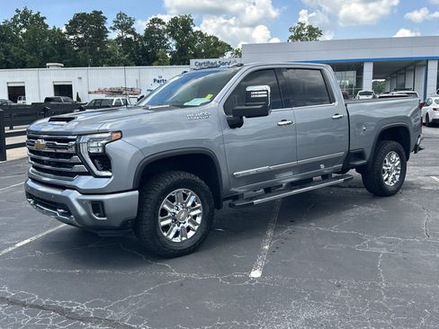 Used 2024 Chevrolet Silverado 2500 High Country w/ High Country Premium Package AWD/4WD image 4