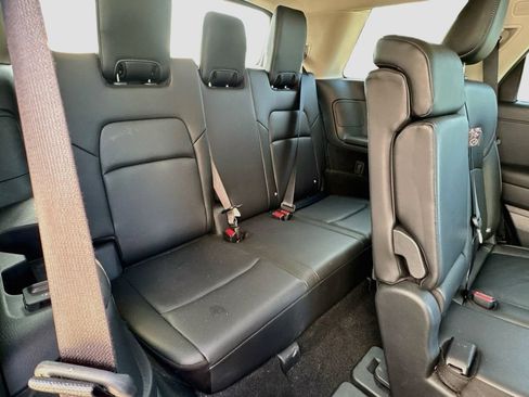 Used 2025 Nissan Pathfinder SL AWD/4WD image 29