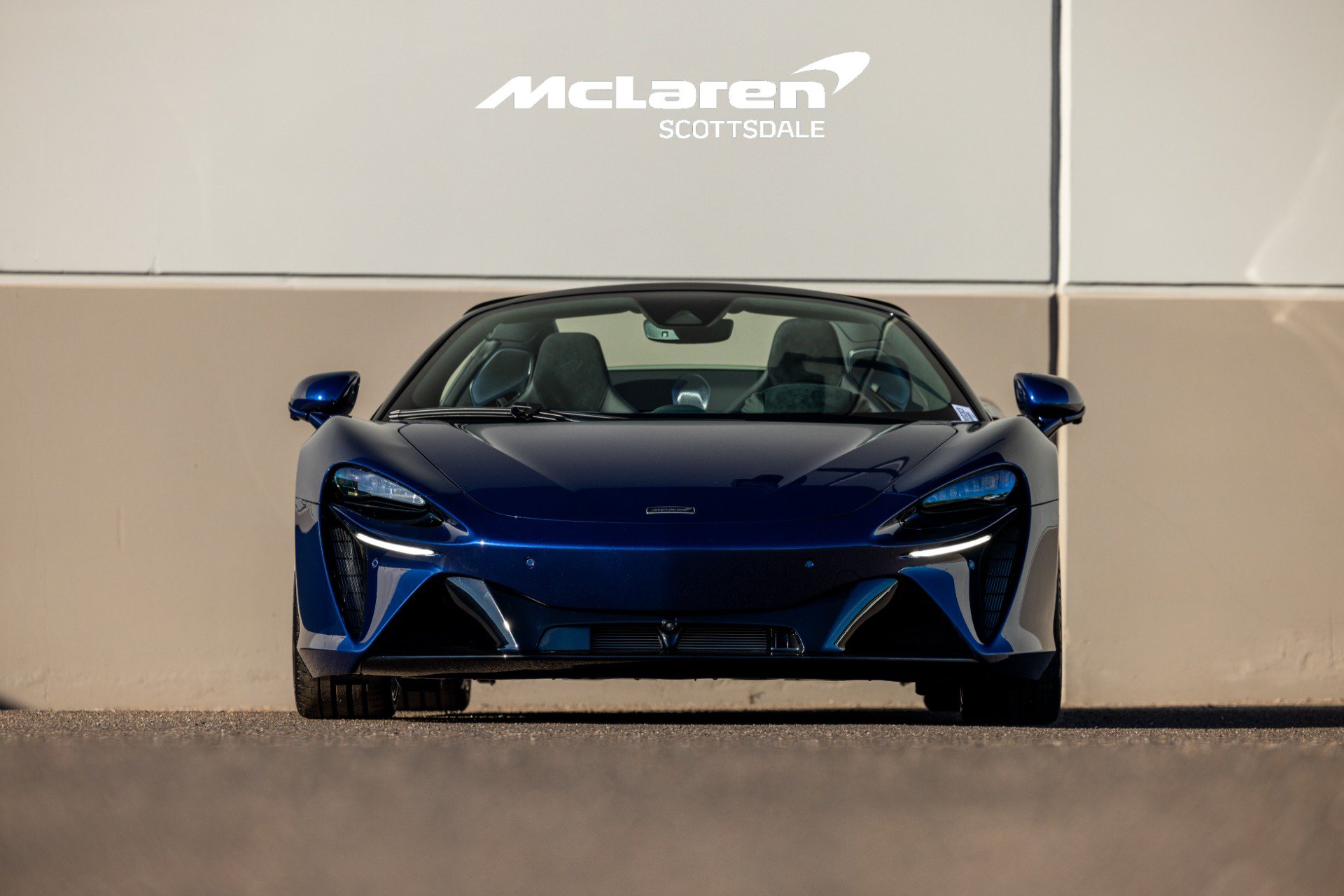 Used 2025 McLaren Artura Spider RWD image 14