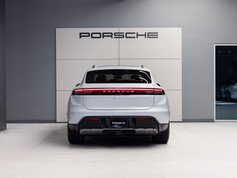 Certified 2026 Porsche Macan 4 Electric AWD/4WD image 6