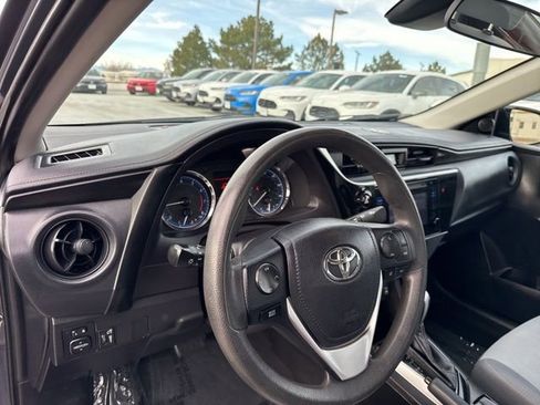 Used 2018 Toyota Corolla L image 17