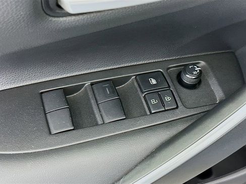 Used 2022 Toyota Corolla SE FWD image 19