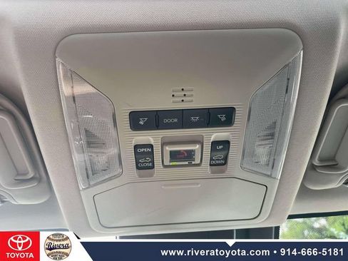 Used 2022 Toyota RAV4 XLE Premium AWD/4WD image 33