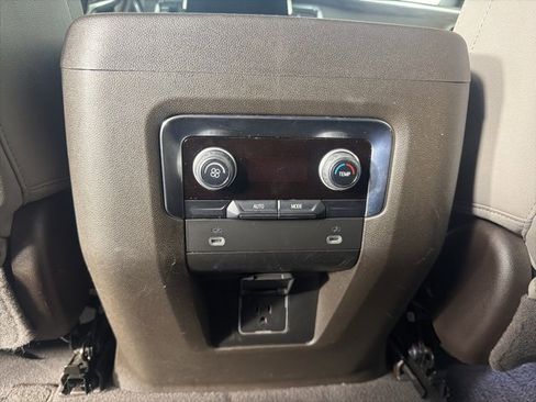 Used 2023 Chevrolet Suburban LT image 27