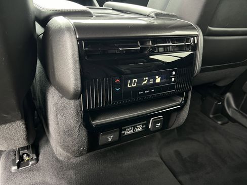 Used 2023 Jeep Wagoneer L 4WD w/ Rear Seat Video Group 1 image 37