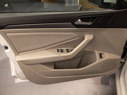 Used 2023 Volkswagen Jetta SE w/ Panoramic Sunroof Package FWD image 29