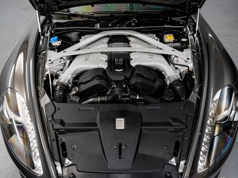 Used 2014 Aston Martin DB9 Coupe RWD image 38