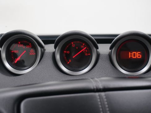 Used 2017 Nissan 370Z Coupe image 12