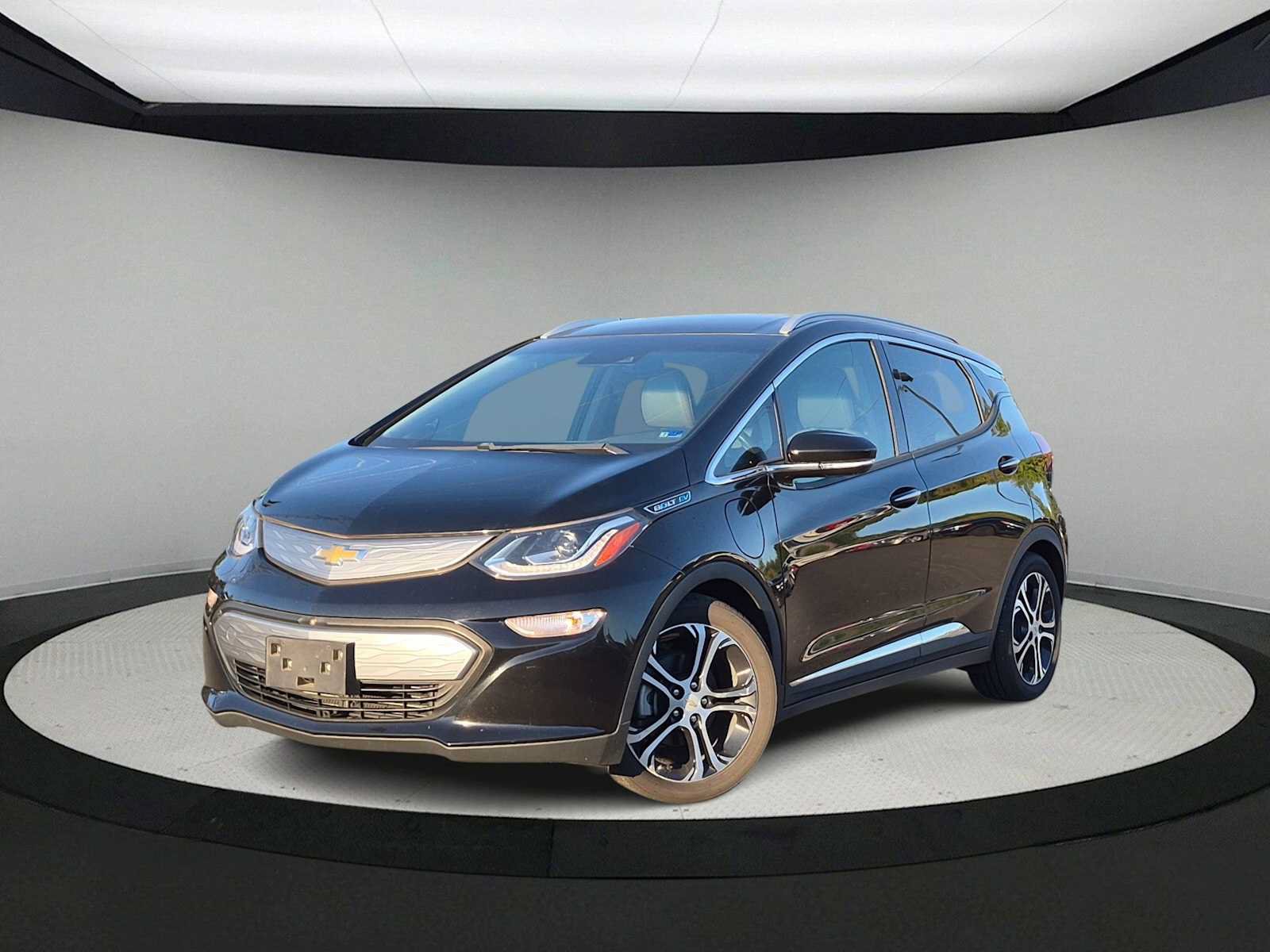 Used 2019 Chevrolet Bolt Premier w/ Infotainment Package FWD image 1
