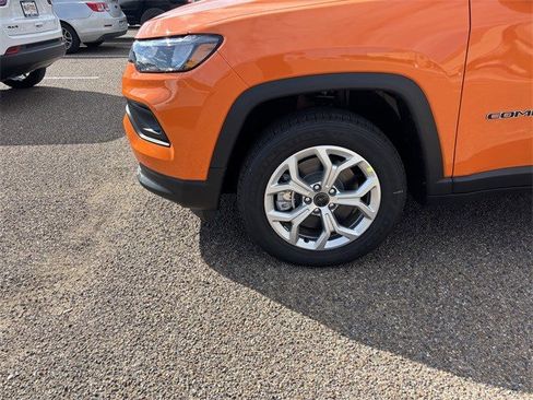 New 2026 Jeep Compass Latitude image 9