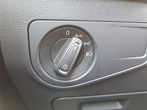 Used 2024 Volkswagen Tiguan SE image 27