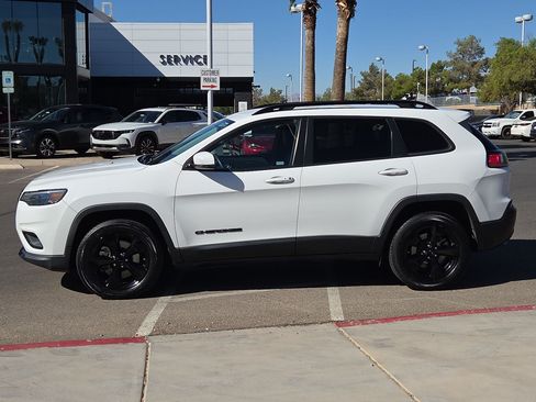 Used 2020 Jeep Cherokee Latitude Plus AWD/4WD image 2