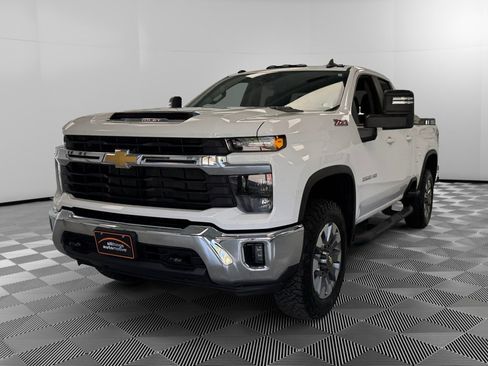Used 2025 Chevrolet Silverado 2500 LT w/ Convenience Package image 4