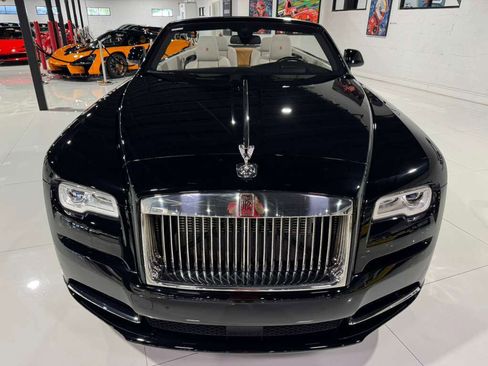 Used 2017 Rolls-Royce Dawn image 2