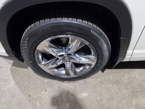 Used 2019 Toyota Highlander Limited Platinum AWD/4WD image 24