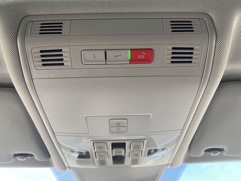 Used 2023 Volkswagen Tiguan SE w/ Panoramic Sunroof Package FWD image 37