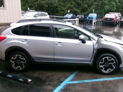 Used 2016 Subaru Crosstrek 2.0i Premium w/ Moonroof Package AWD/4WD image 3