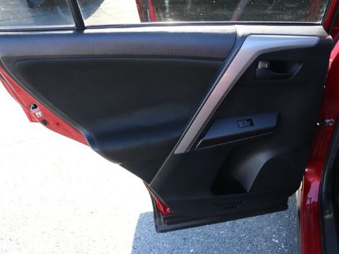 Used 2018 Toyota RAV4 LE image 18