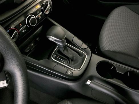 Certified 2025 Kia Soul LX w/ LX Technology Package FWD image 17