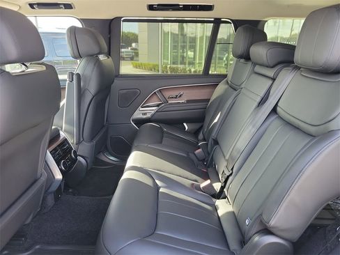 New 2025 Land Rover Range Rover Long Wheelbase SE image 16