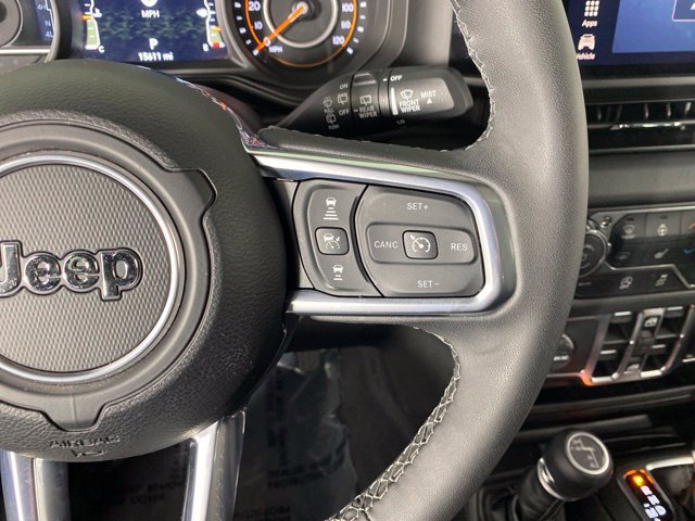 Used 2026 Jeep Wrangler Unlimited Sahara AWD/4WD image 25