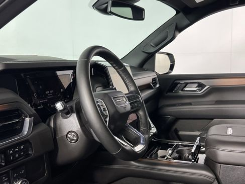 Used 2025 GMC Yukon XL Denali image 25