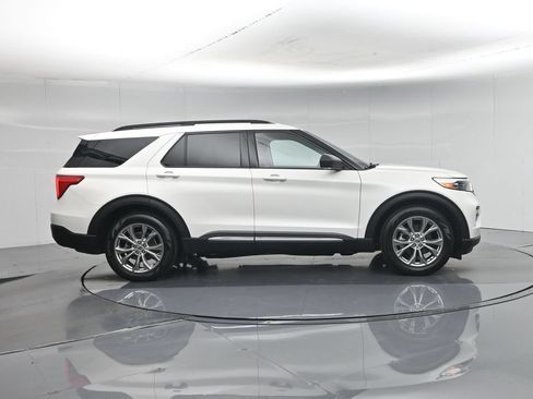 Certified 2021 Ford Explorer XLT w/ Equipment Group 202A RWD image 25