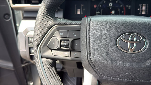 Used 2025 Toyota Tacoma SR5 AWD/4WD image 21