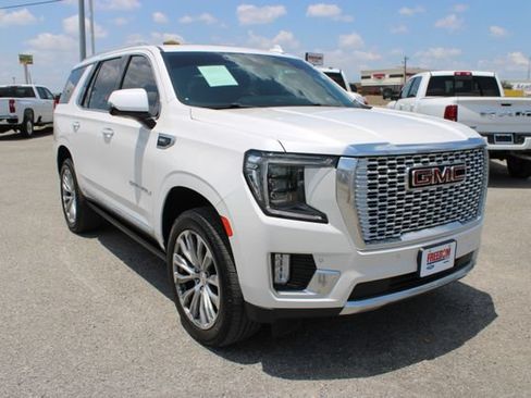 Used 2022 GMC Yukon Denali w/ Denali Ultimate Package AWD/4WD image 3