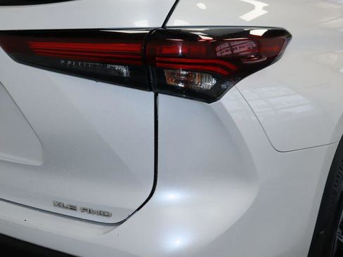 Used 2024 Toyota Highlander XLE AWD/4WD image 14