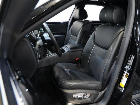 Used 2020 Rolls-Royce Ghost RWD image 34