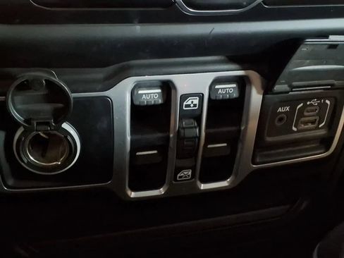 Used 2018 Jeep Wrangler Unlimited Sport S AWD/4WD image 21