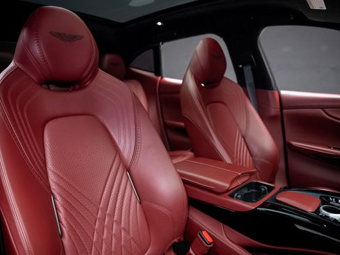 Used 2021 Aston Martin DBX image 64