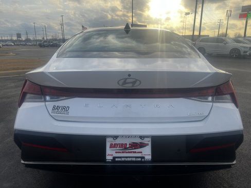 Used 2024 Hyundai Elantra Limited image 6