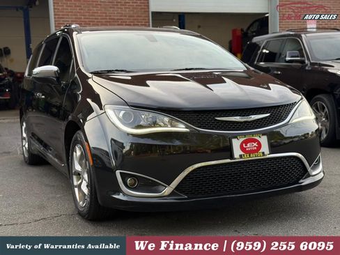 Used 2019 Chrysler Pacifica Limited FWD image 5