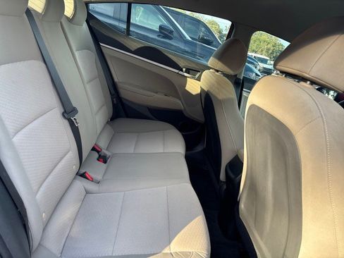 Used 2020 Hyundai Elantra SE image 12